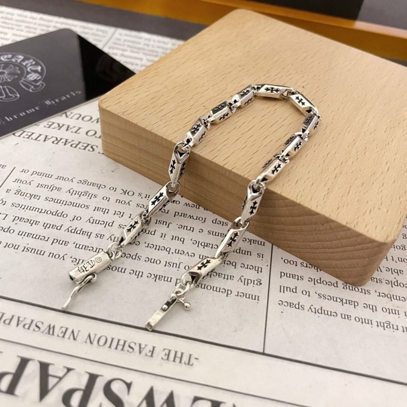 Ch**me He**ts necklaces
